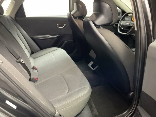 Used 2025 Kia K4 LXS image 29