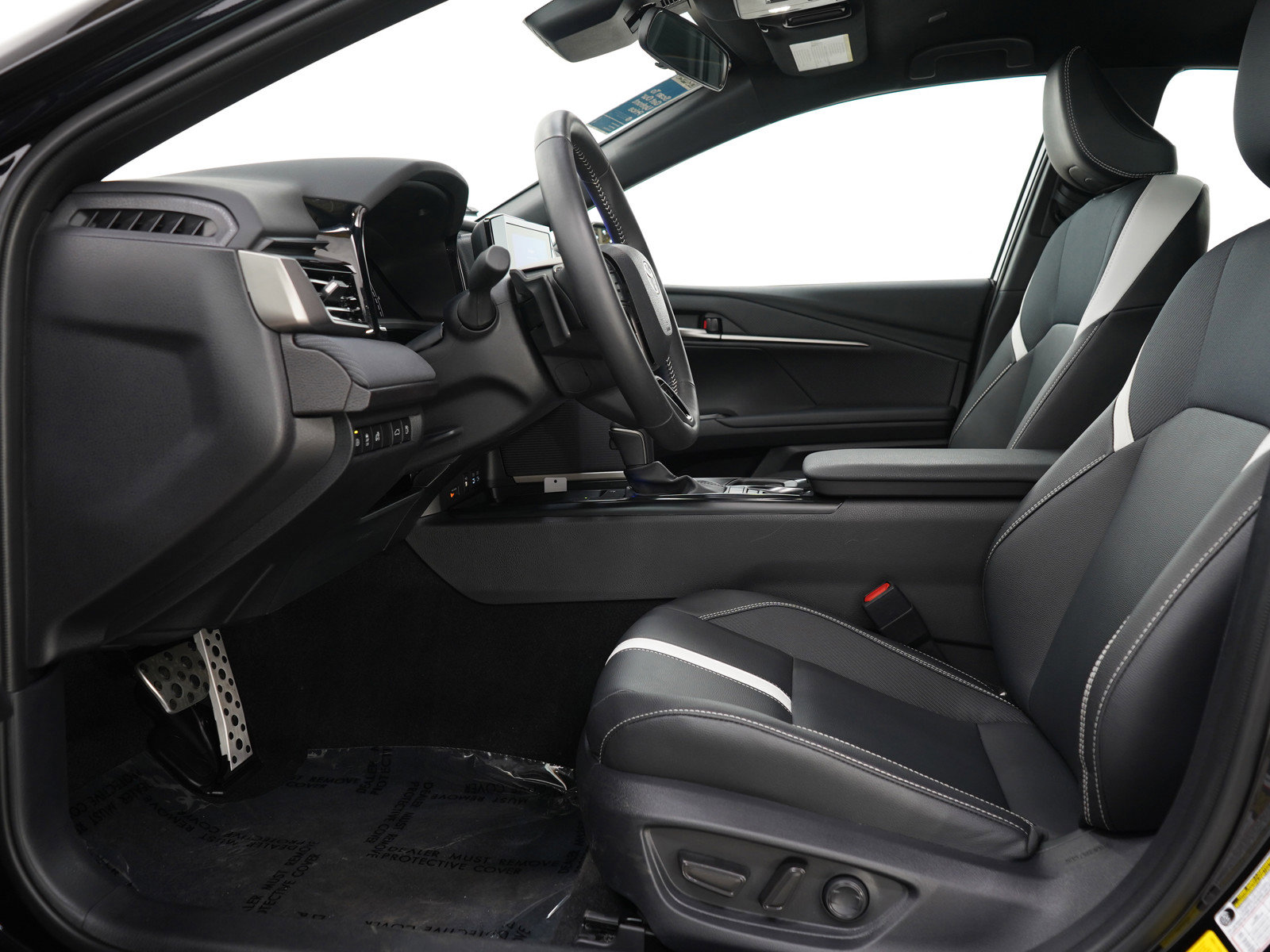 Used 2025 Toyota Camry SE FWD image 18