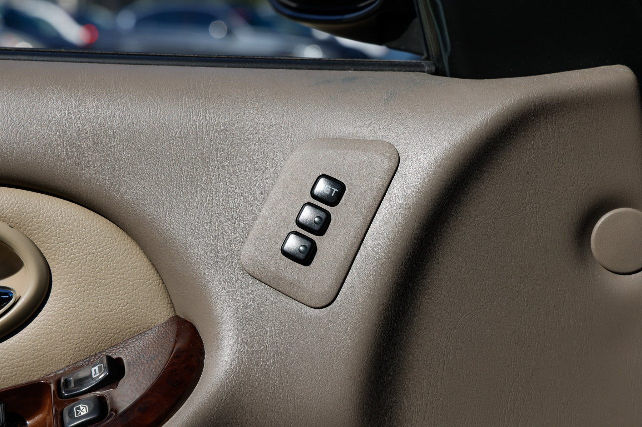 Used 2001 INFINITI I30 TOURING w/ (B03) Touring Sport Pkg image 40