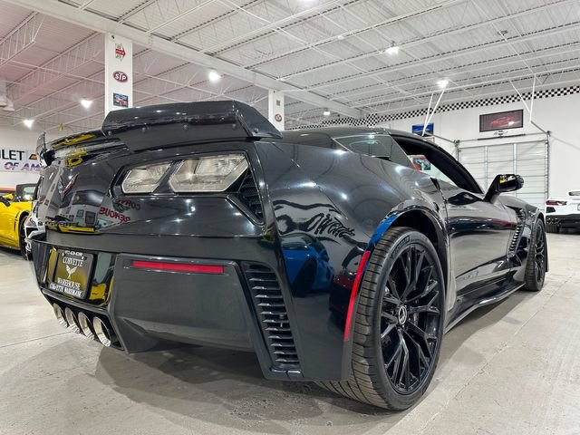 Used 2015 Chevrolet Corvette Z06 w/ 3LZ Preferred Equipment Group RWD image 21