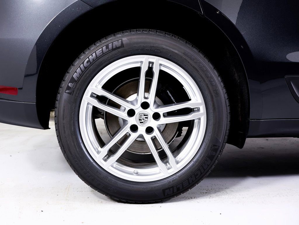 Certified 2025 Porsche Macan image 19