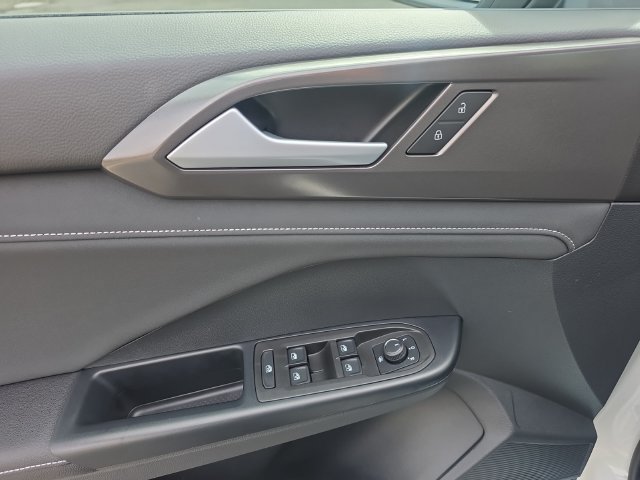 Certified 2026 Volkswagen Taos SE FWD image 10