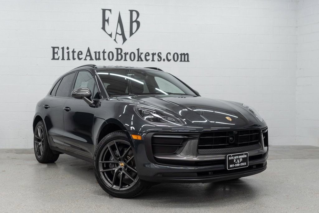 Used 2023 Porsche Macan Turbo image 38