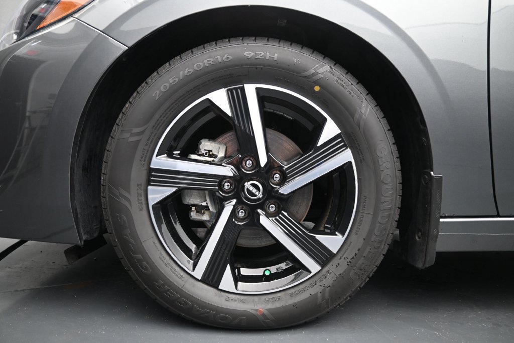 Used 2025 Nissan Sentra SV FWD image 11