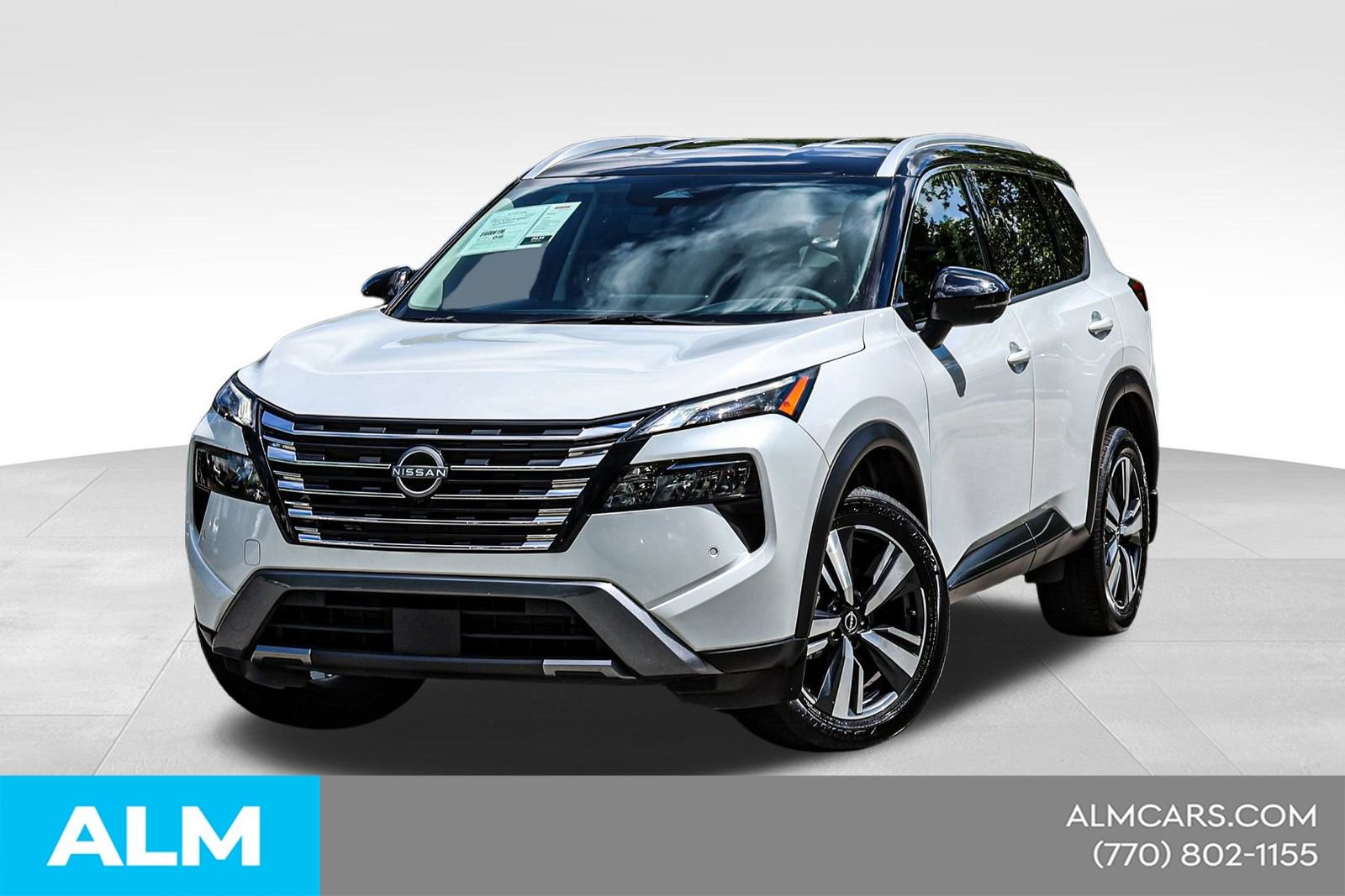Used 2025 Nissan Rogue SL FWD image 1