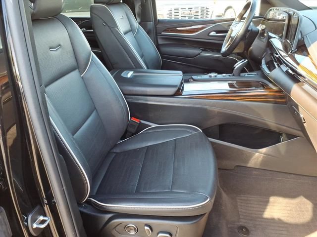 Used 2024 Cadillac Escalade Premium Luxury w/ Performance Package AWD/4WD image 25