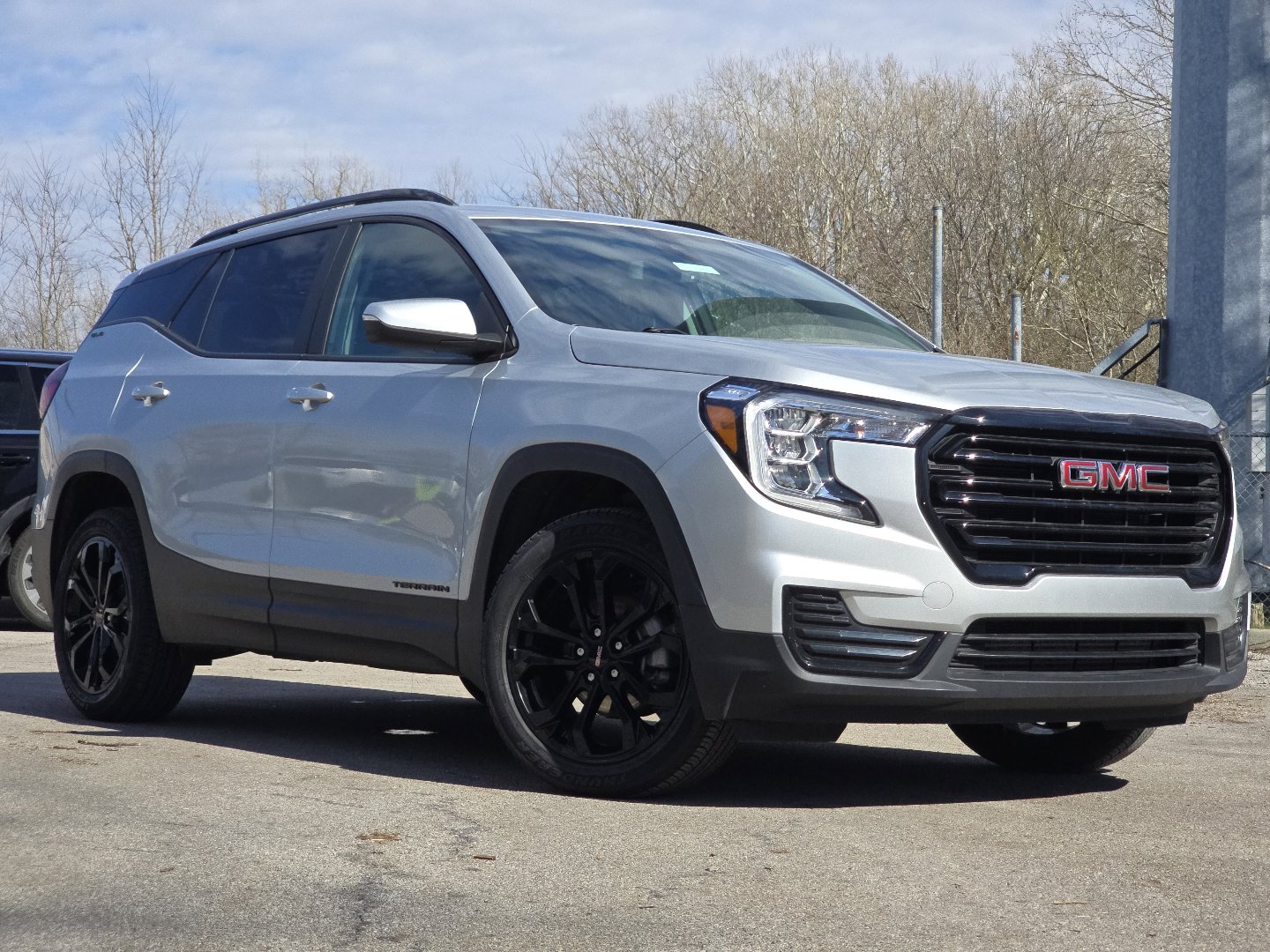 Used 2022 GMC Terrain SLE w/ Driver Convenience Package image 2