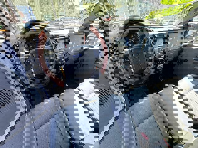 Used 2015 Ford F550 2WD Regular Cab Super Duty image 12