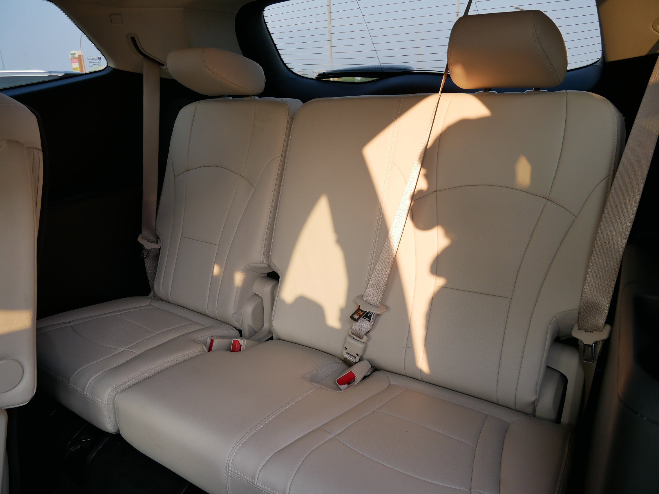 Used 2022 Buick Enclave Essence image 11