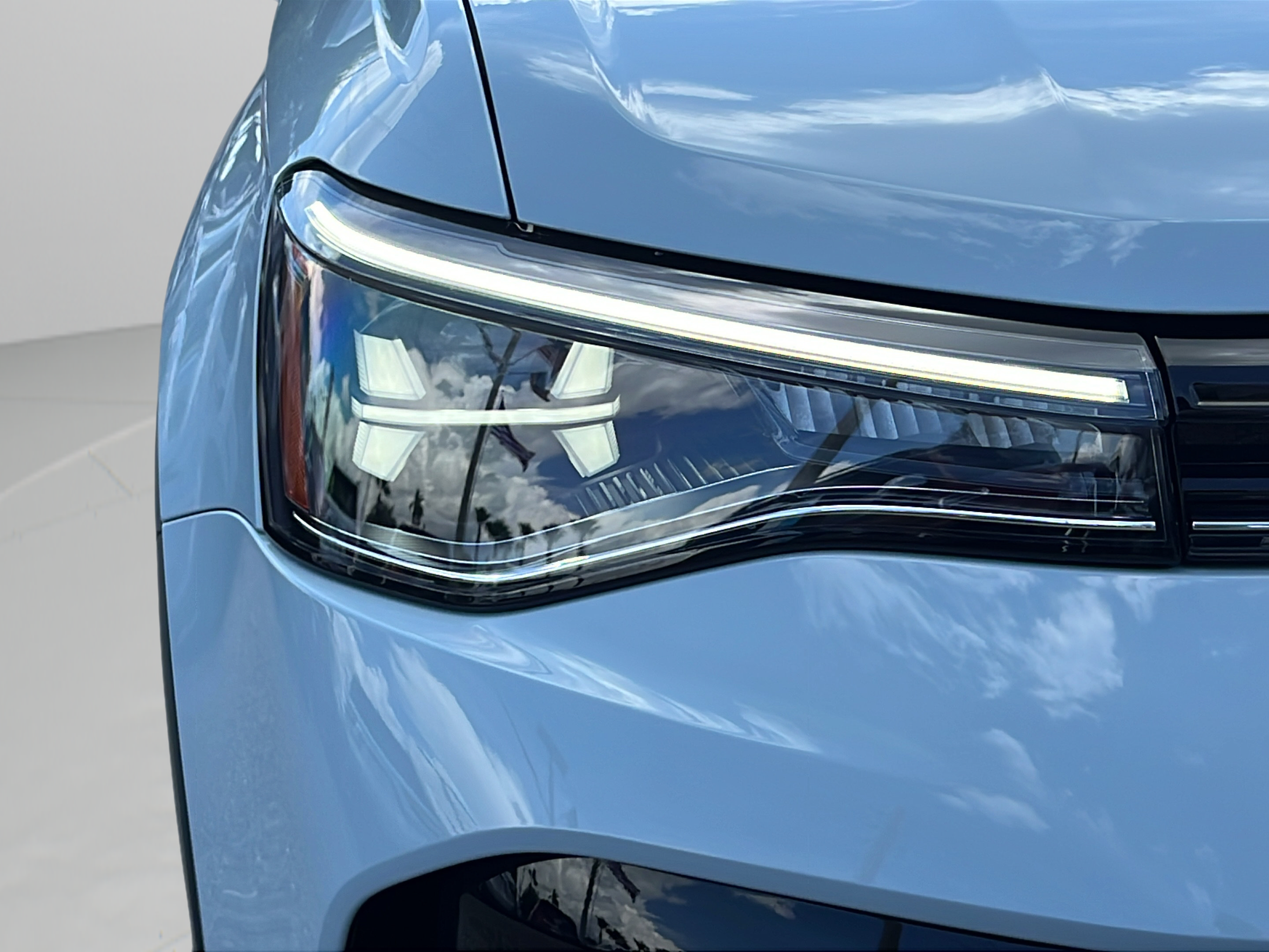 Used 2025 Volkswagen Taos SE FWD image 9