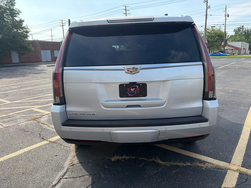 Used 2018 Cadillac Escalade Luxury AWD/4WD image 8
