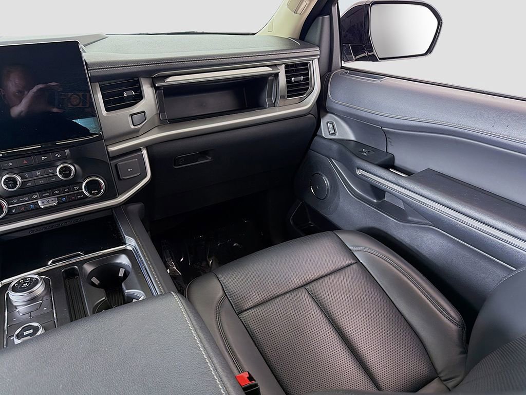 Used 2024 Ford Expedition XLT image 29