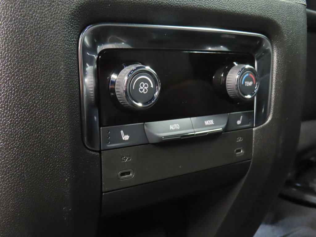 Used 2025 Chevrolet Tahoe High Country AWD/4WD image 18