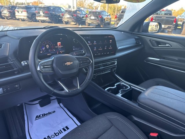 Used 2025 Chevrolet Traverse LT image 31