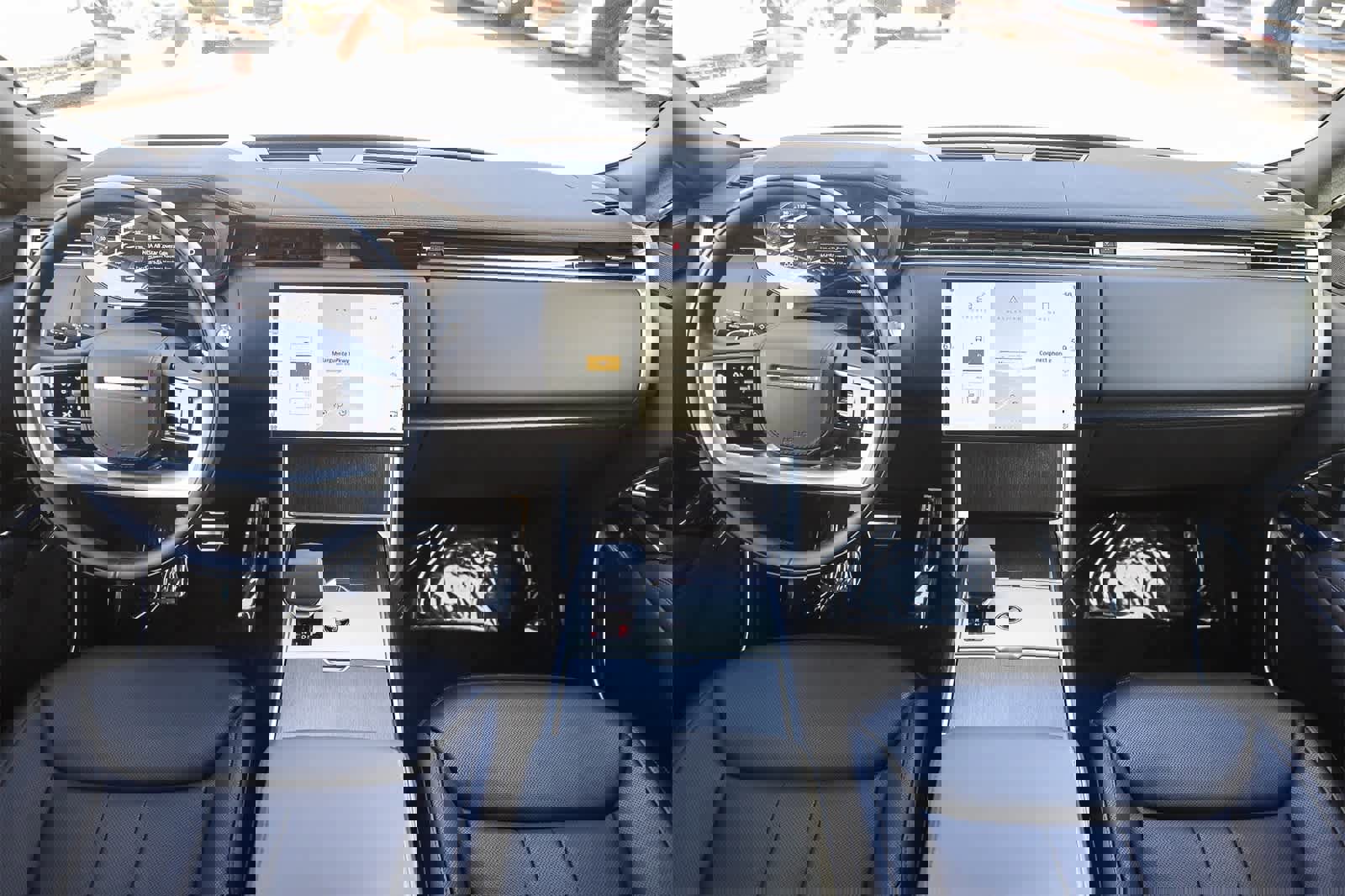 New 2026 Land Rover Range Rover SE image 12