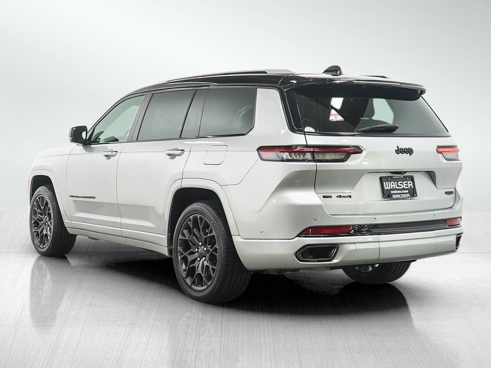 Used 2023 Jeep Grand Cherokee L Summit AWD/4WD image 3