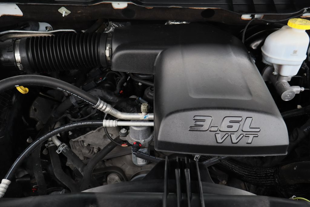 Used 2022 RAM 1500 Classic SLT w/ Electronics Group AWD/4WD image 28