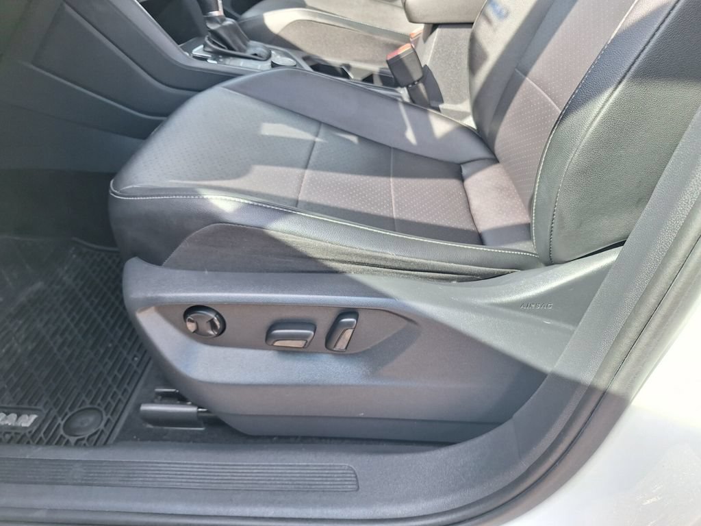 Used 2018 Volkswagen Tiguan SE AWD/4WD image 27
