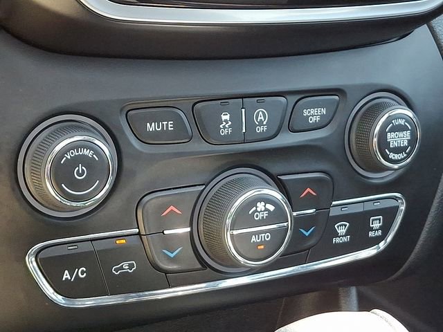 Used 2019 Jeep Cherokee Limited AWD/4WD image 16