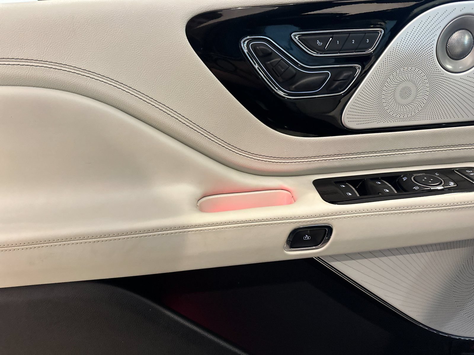 New 2026 Lincoln Aviator Black Label AWD/4WD image 10