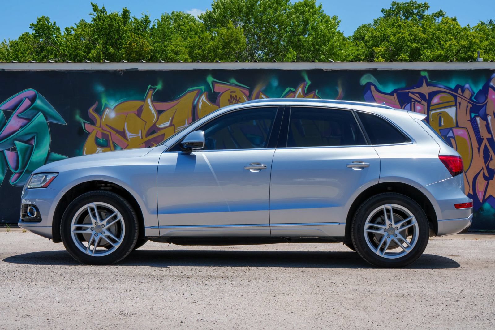 Used 2017 Audi Q5 2.0T Premium Plus w/ Technology Package AWD/4WD image 6