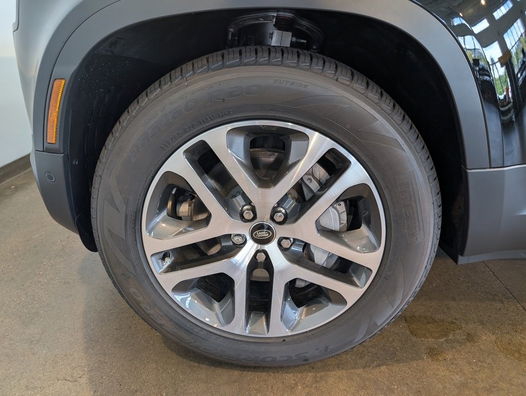 New 2025 Land Rover Defender 110 S image 7