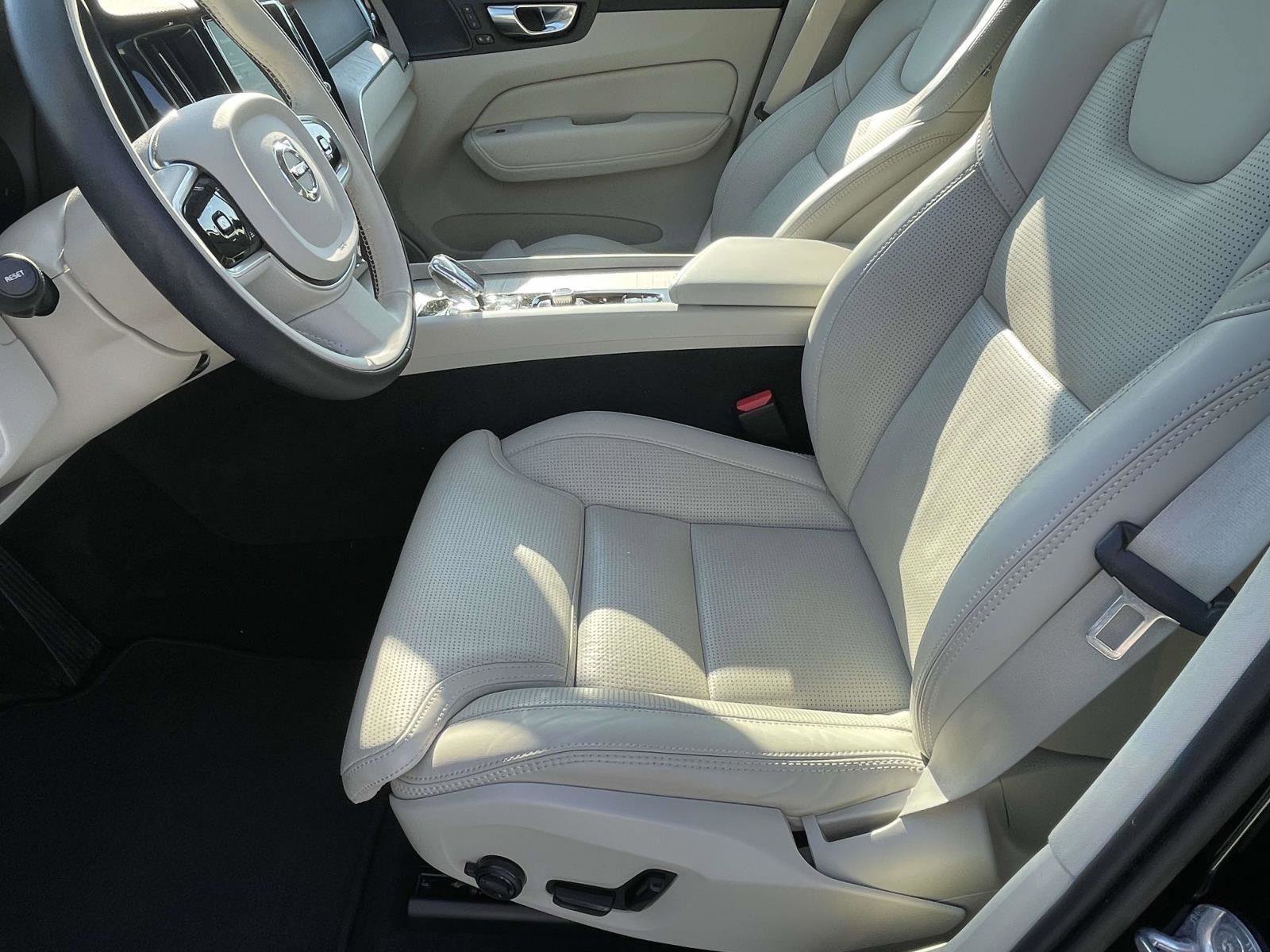 Used 2023 Volvo XC60 B5 Ultimate w/ Protection Package Premier FWD image 12