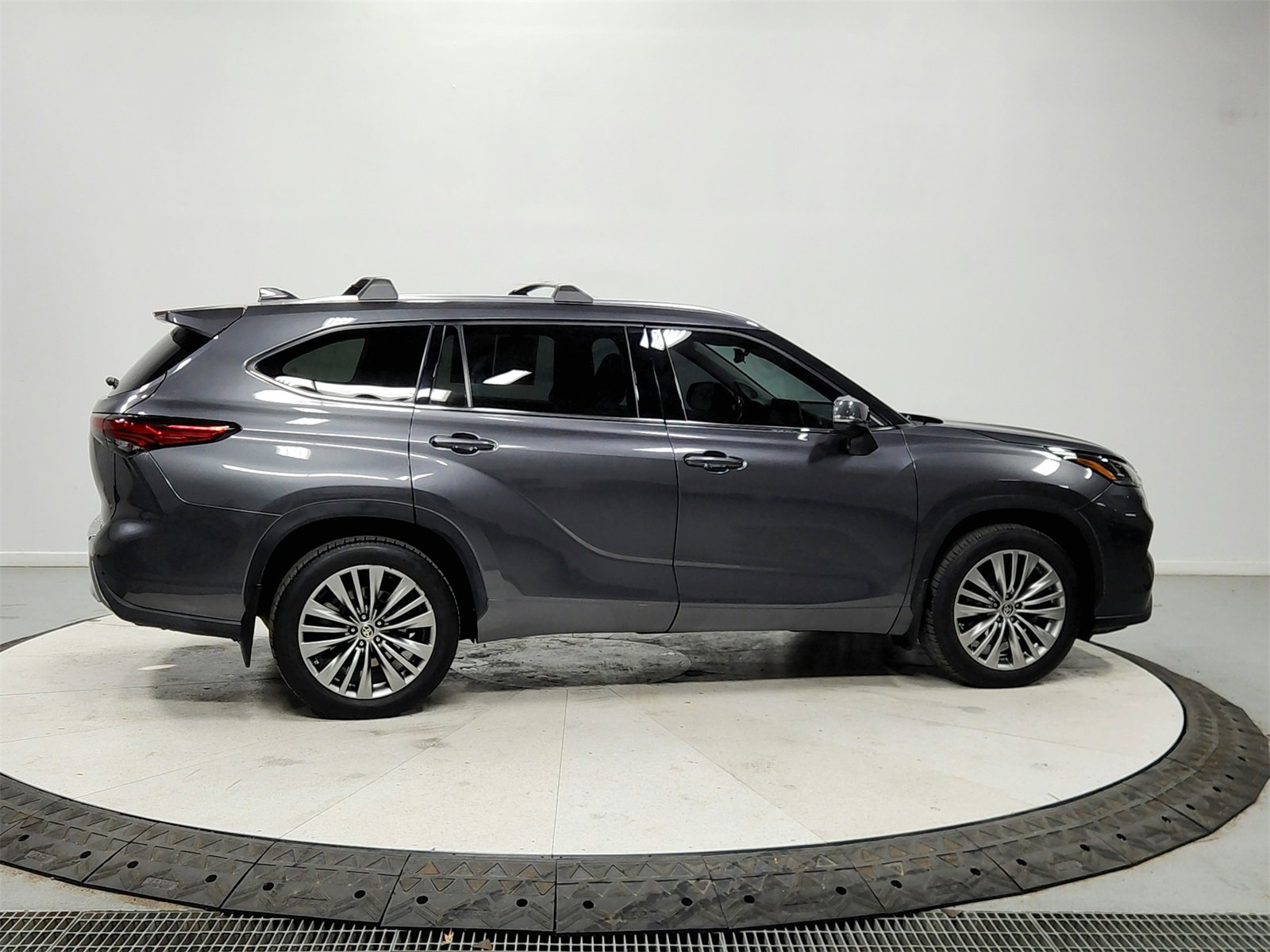 Used 2020 Toyota Highlander Platinum image 8