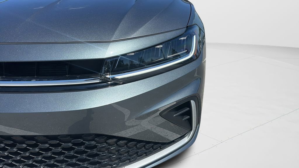 Certified 2025 Volkswagen Jetta SEL FWD image 32