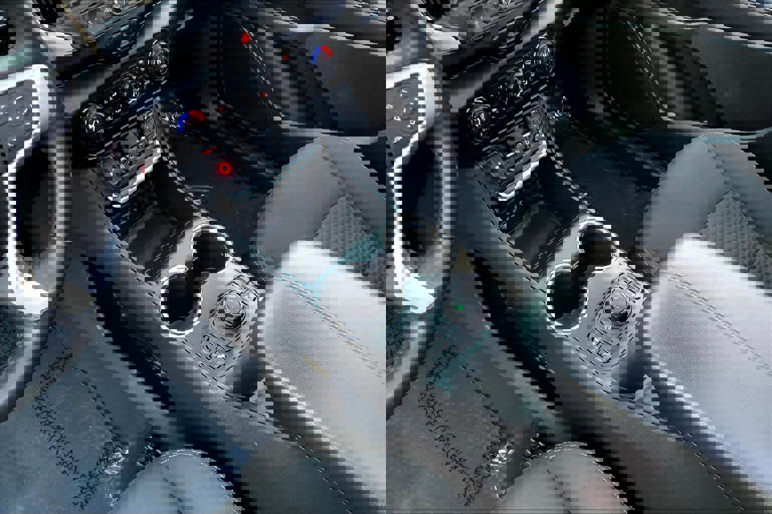 Used 2019 GMC Terrain SLE w/ Driver Convenience Package image 16