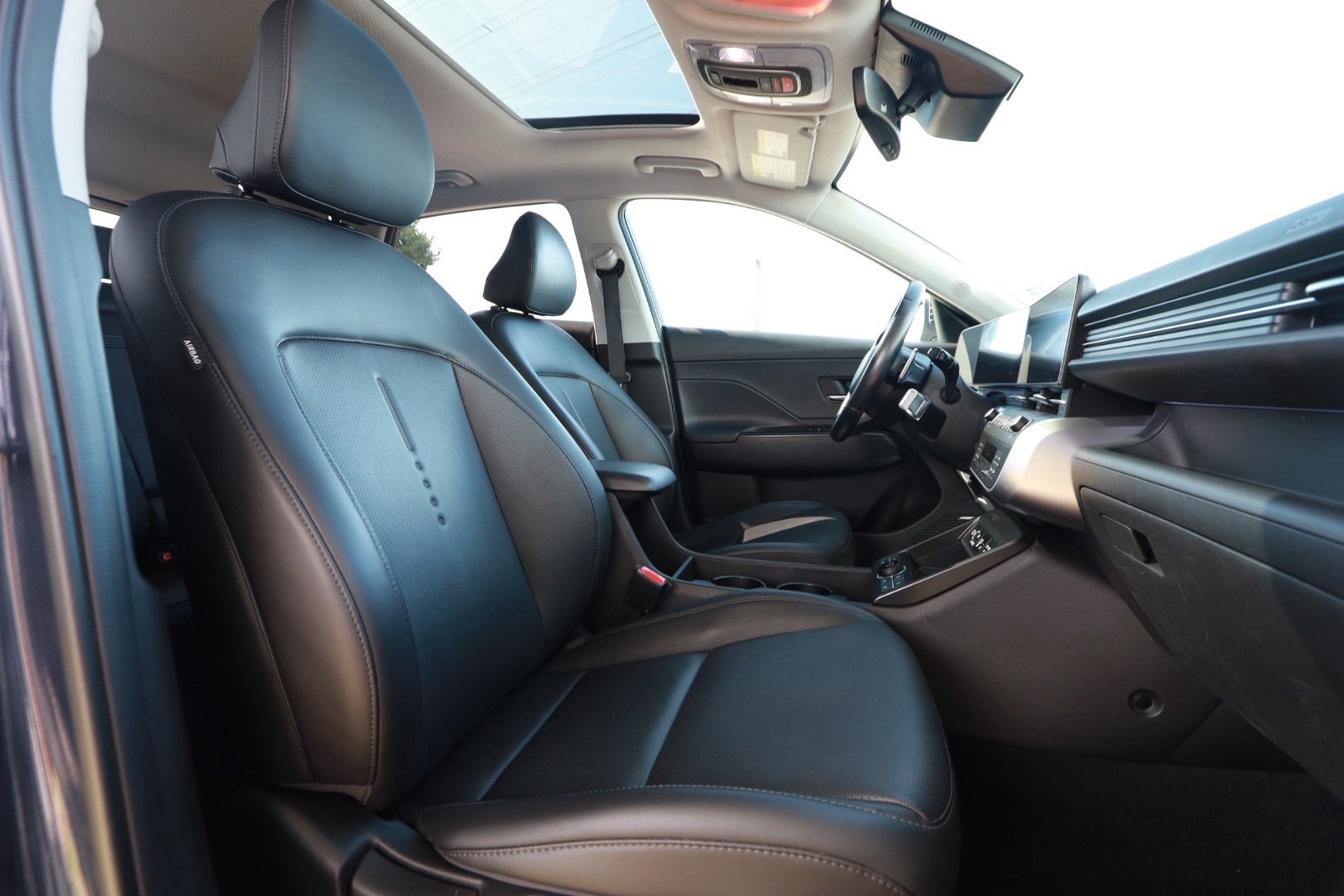 Used 2024 Hyundai Kona Limited AWD/4WD image 27