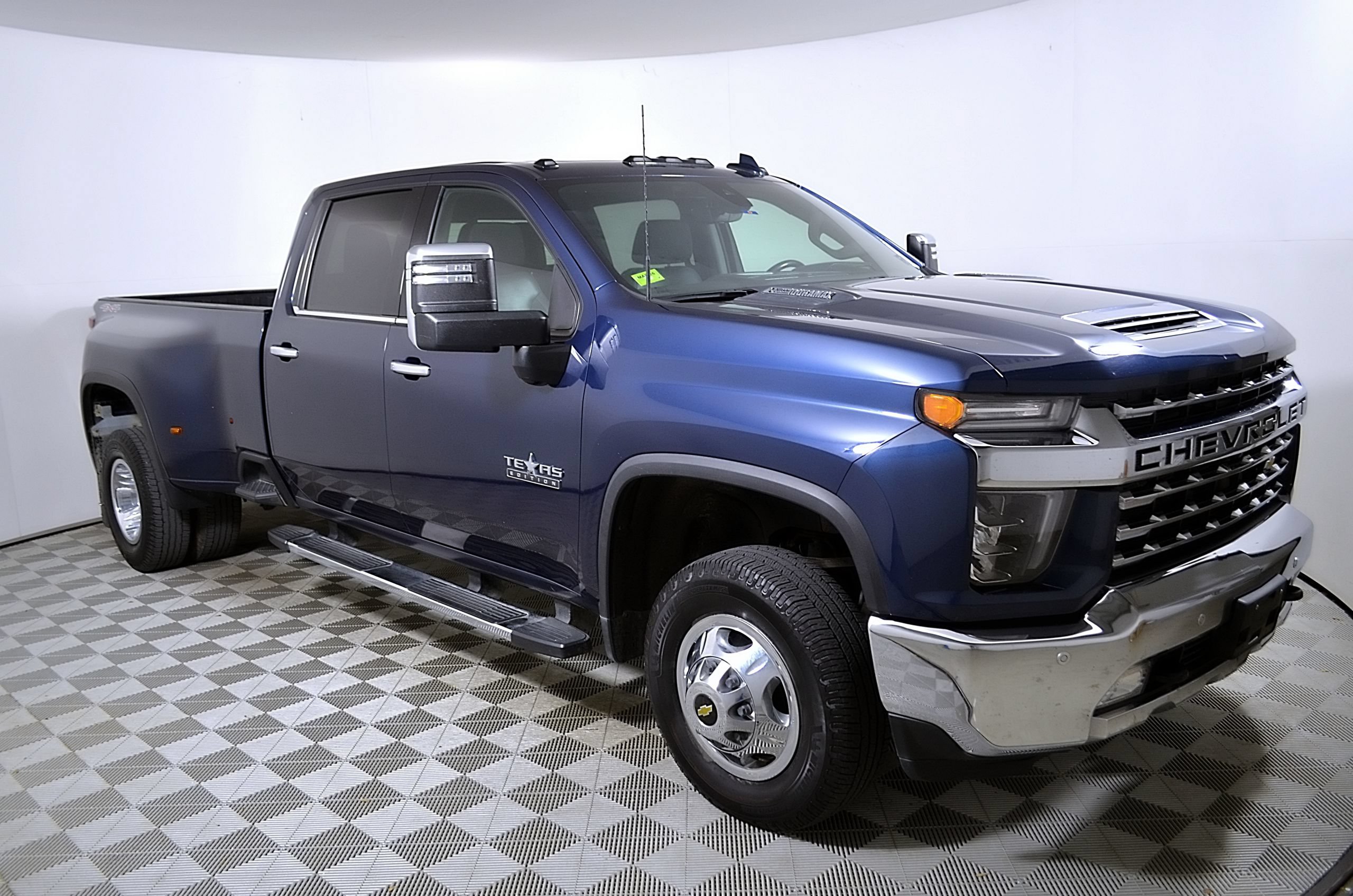 Used 2022 Chevrolet Silverado 3500 LTZ w/ LTZ Texas Edition AWD/4WD image 6