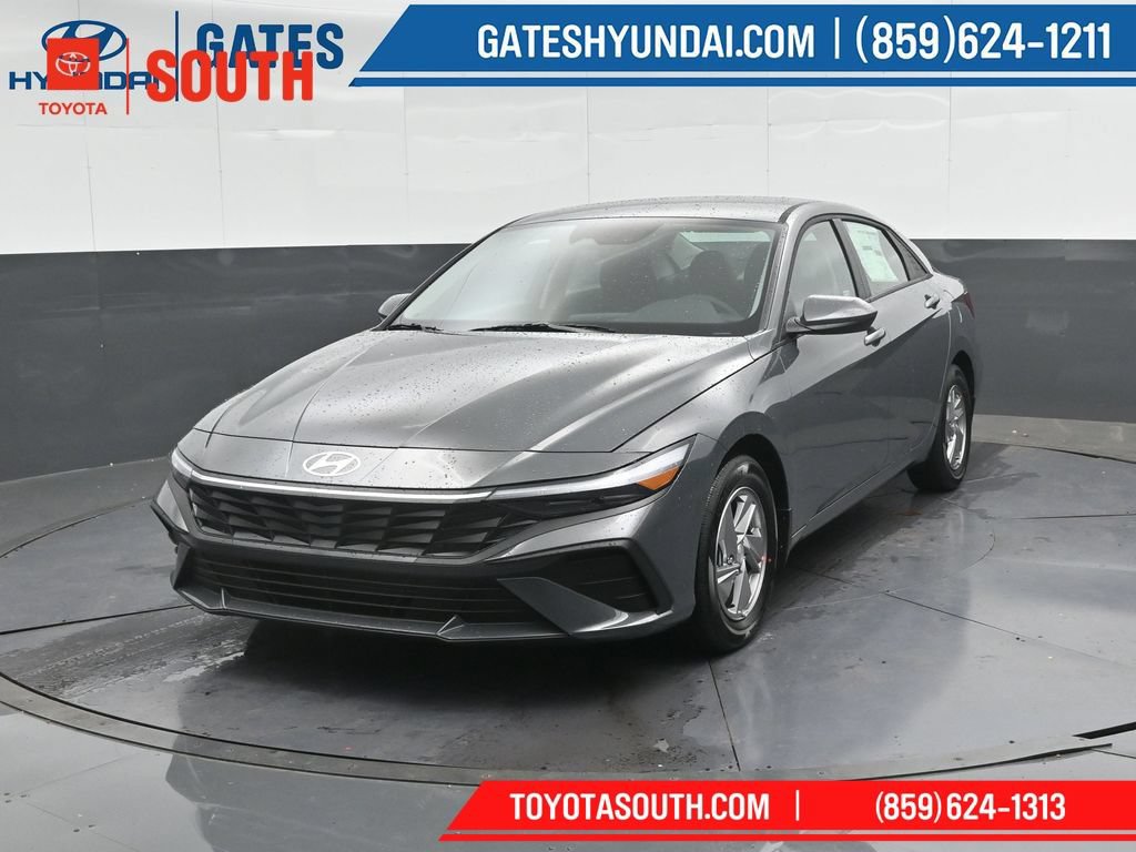 Used 2025 Hyundai Elantra SE FWD image 6