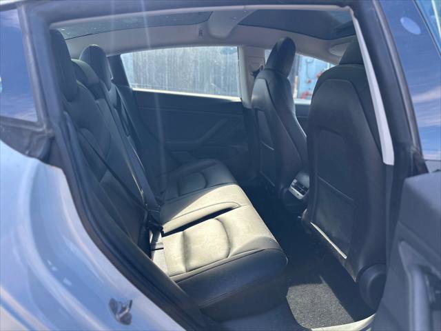 Used 2019 Tesla Model 3 Standard Range image 19