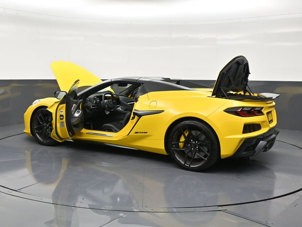 Used 2025 Chevrolet Corvette Z06 image 31