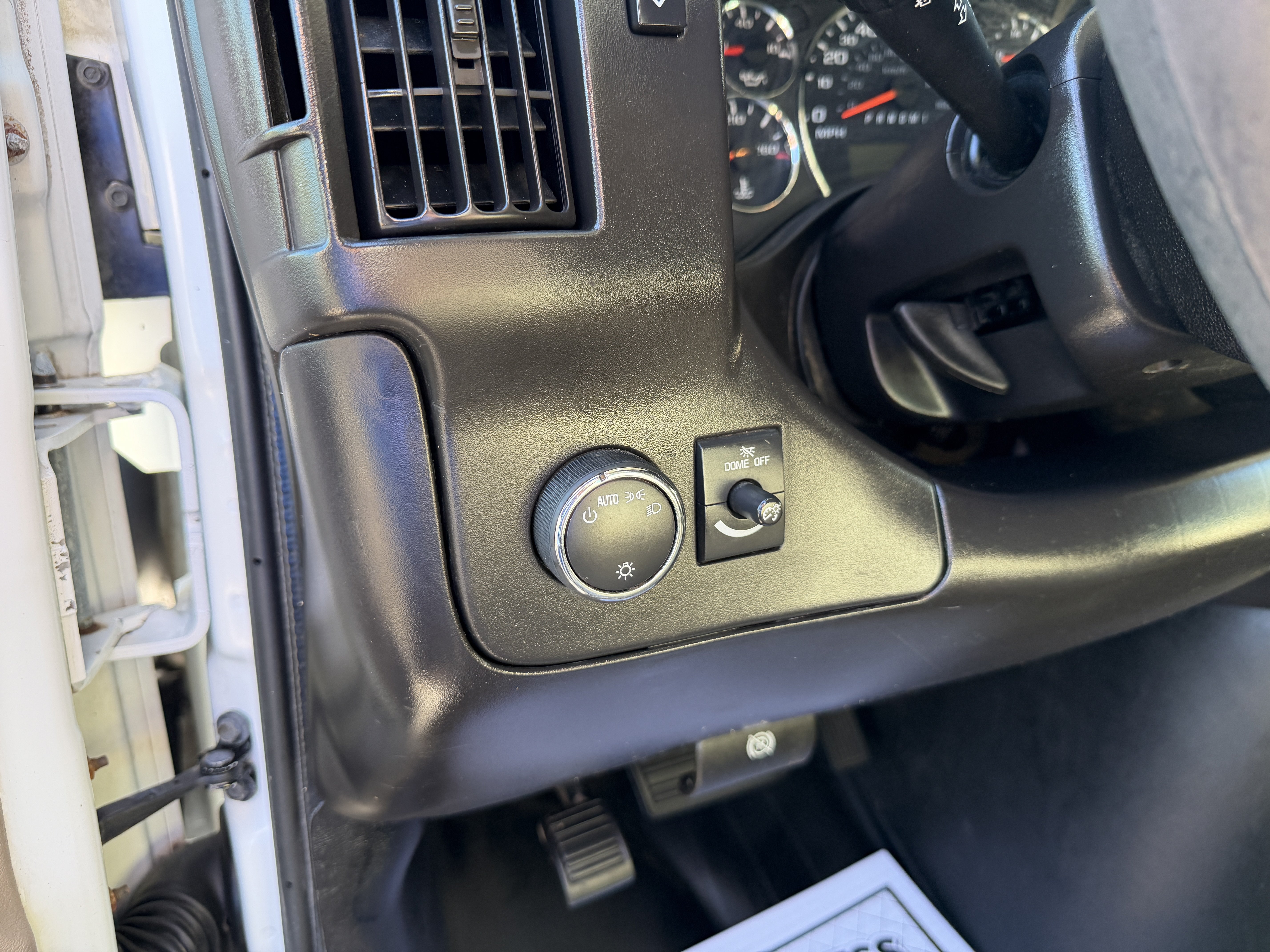 Used 2014 Chevrolet Express 2500 RWD image 13