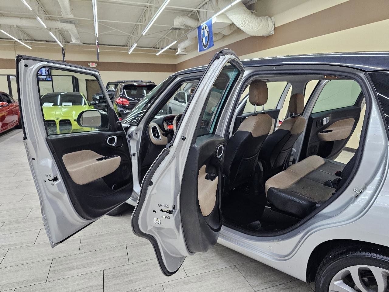 Used 2017 FIAT 500L Lounge w/ Premium Package FWD image 14