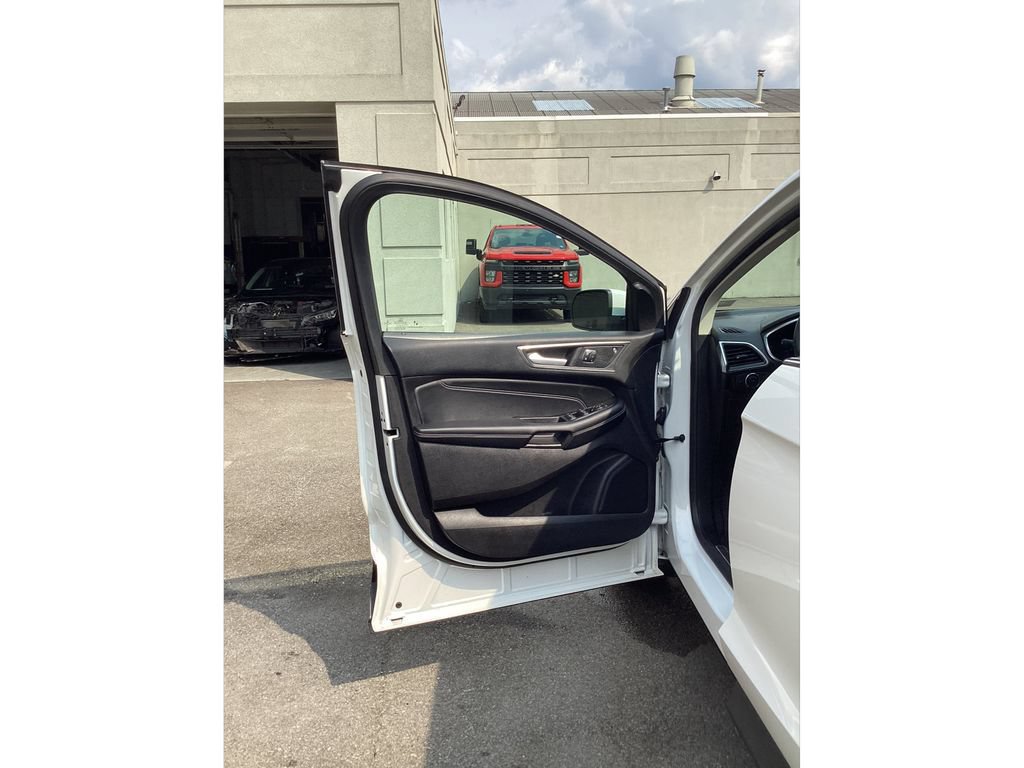 Used 2021 Ford Edge Titanium AWD/4WD image 17