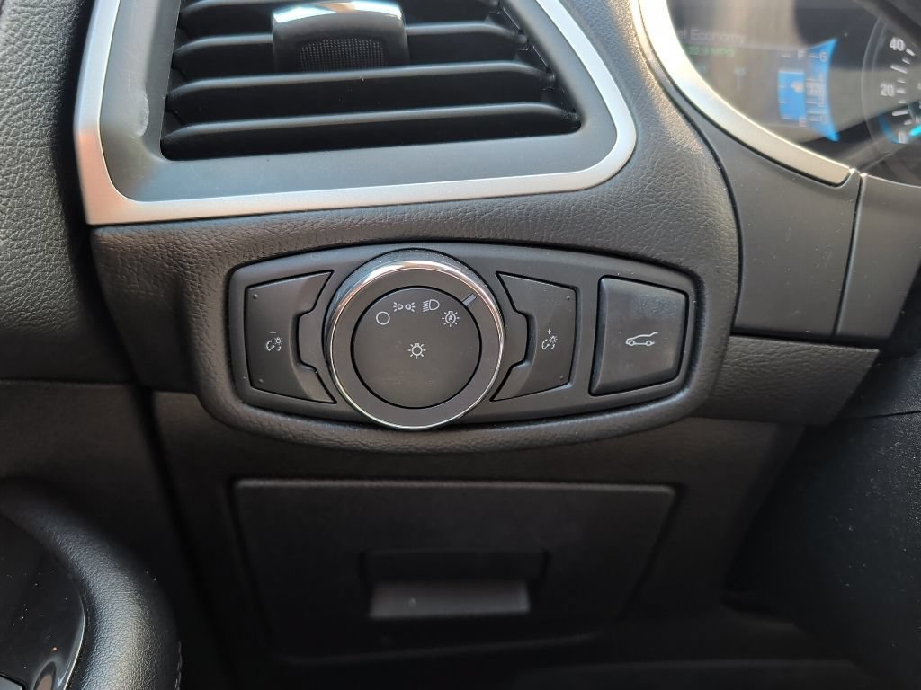 Used 2016 Ford Edge SEL w/ Equipment Group 201A FWD image 11