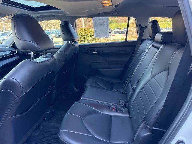 Used 2021 Toyota Highlander XLE AWD/4WD image 27