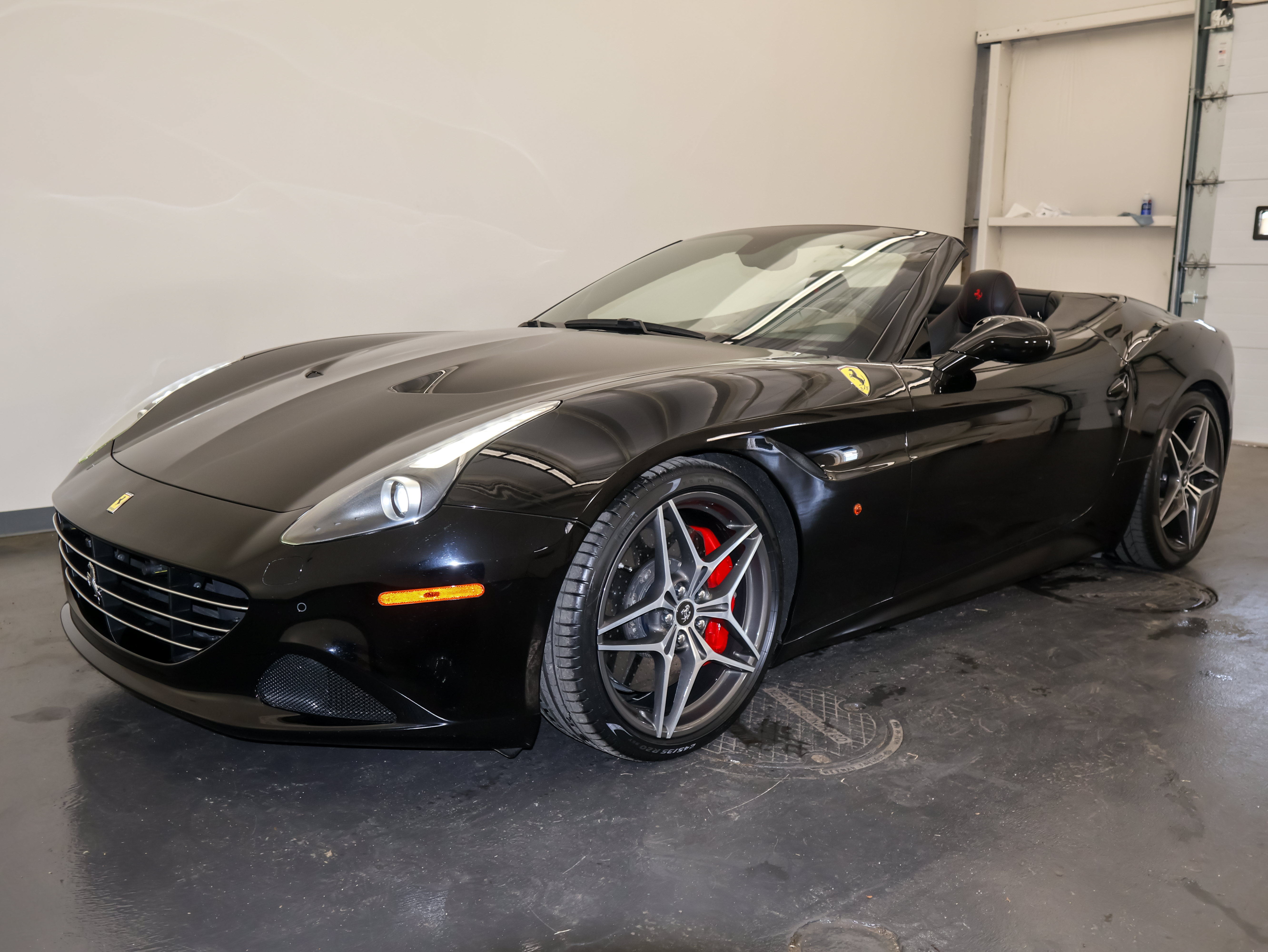 Used 2017 Ferrari California T RWD image 8