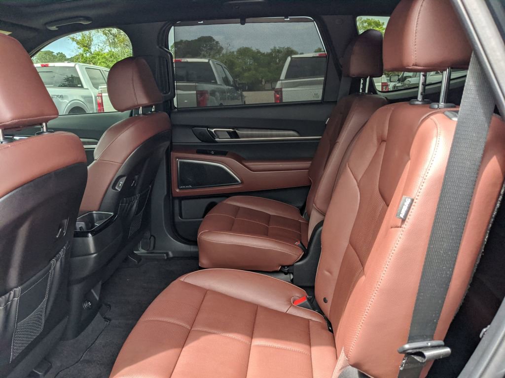 Used 2025 Kia Telluride SX w/ SX Captain's Chair Package image 19