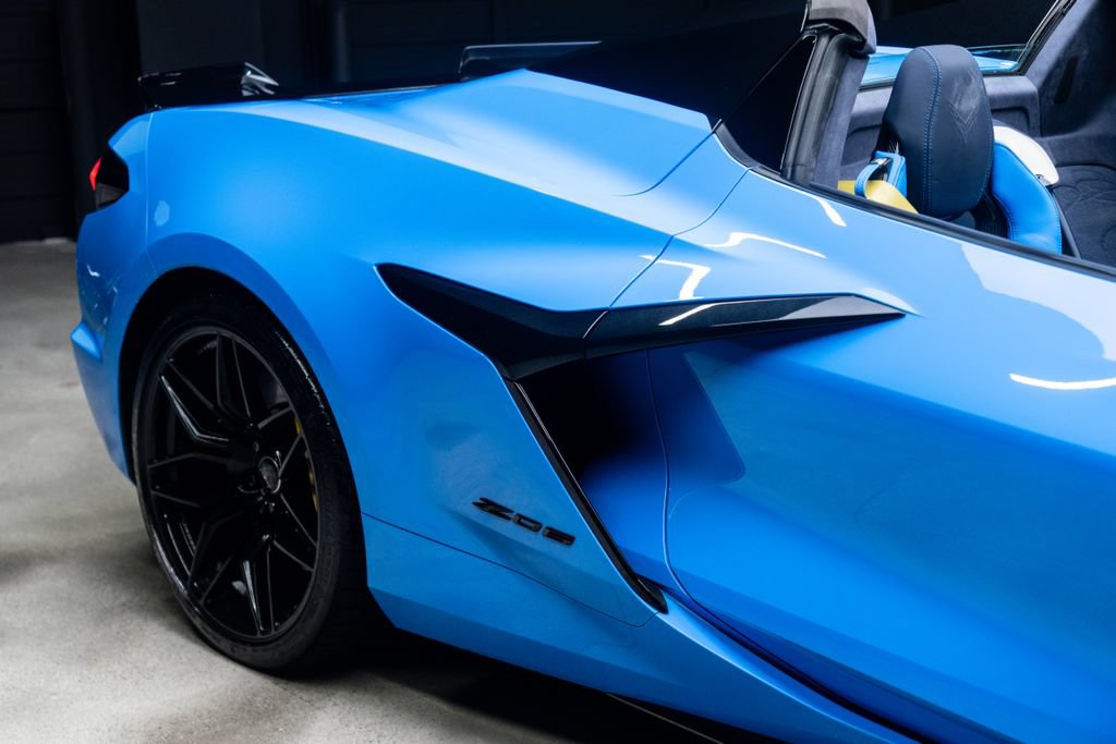 Used 2025 Chevrolet Corvette Z06 RWD image 12
