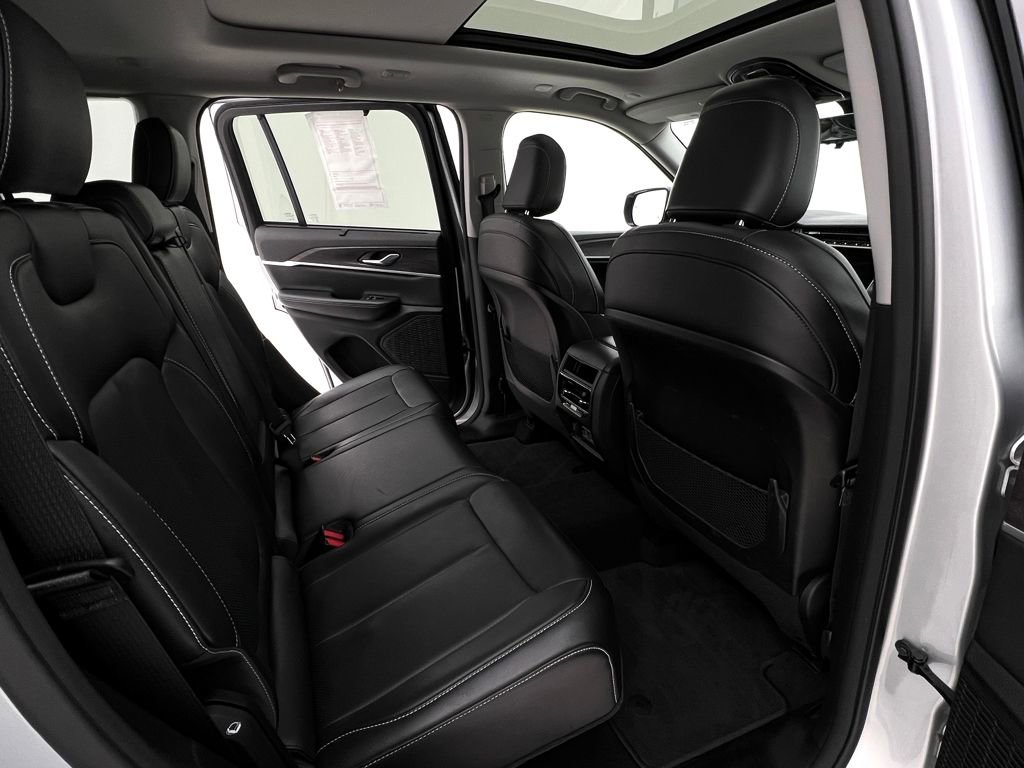 Used 2023 Jeep Grand Cherokee Limited w/ Luxury Tech Group II image 14