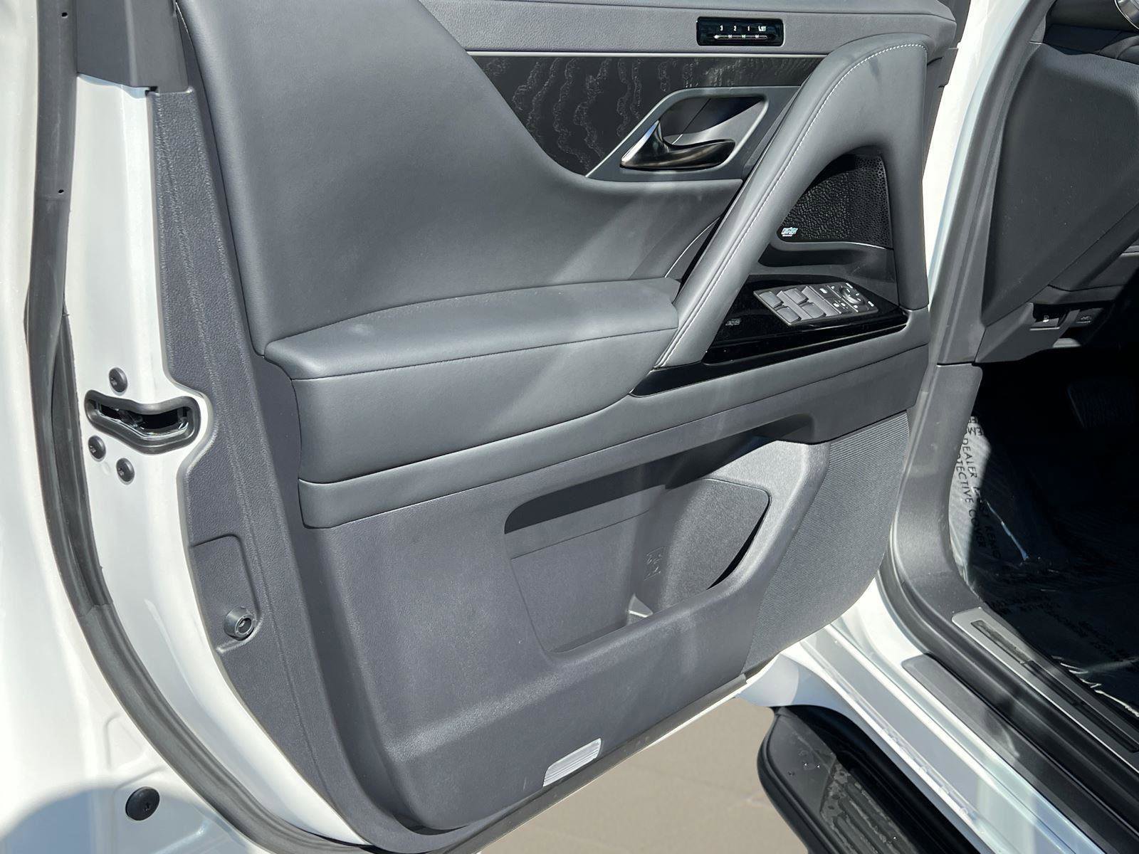 New 2026 Lexus LX 700h Luxury image 11