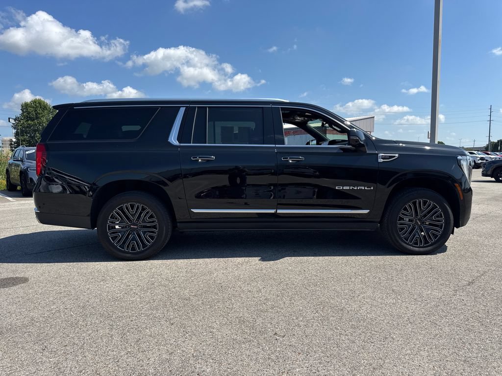 Used 2026 GMC Yukon XL Denali w/ Denali Reserve Package AWD/4WD image 8