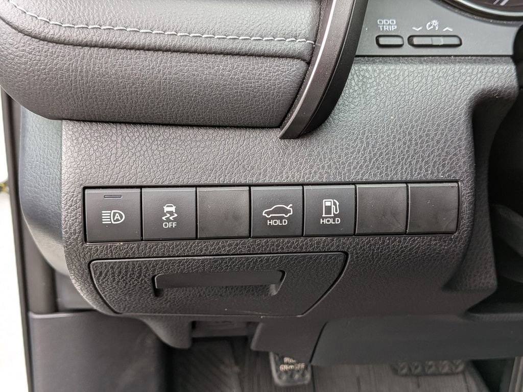 Used 2023 Toyota Camry SE image 16