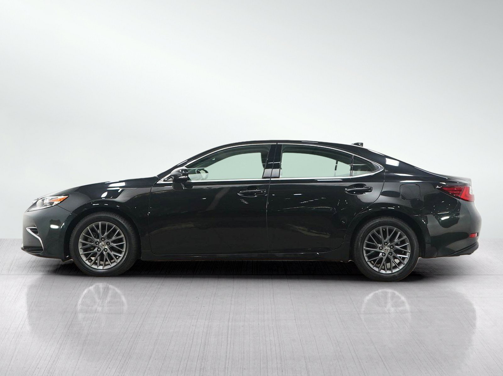 Used 2018 Lexus ES 350 w/ Navigation System Package FWD image 2