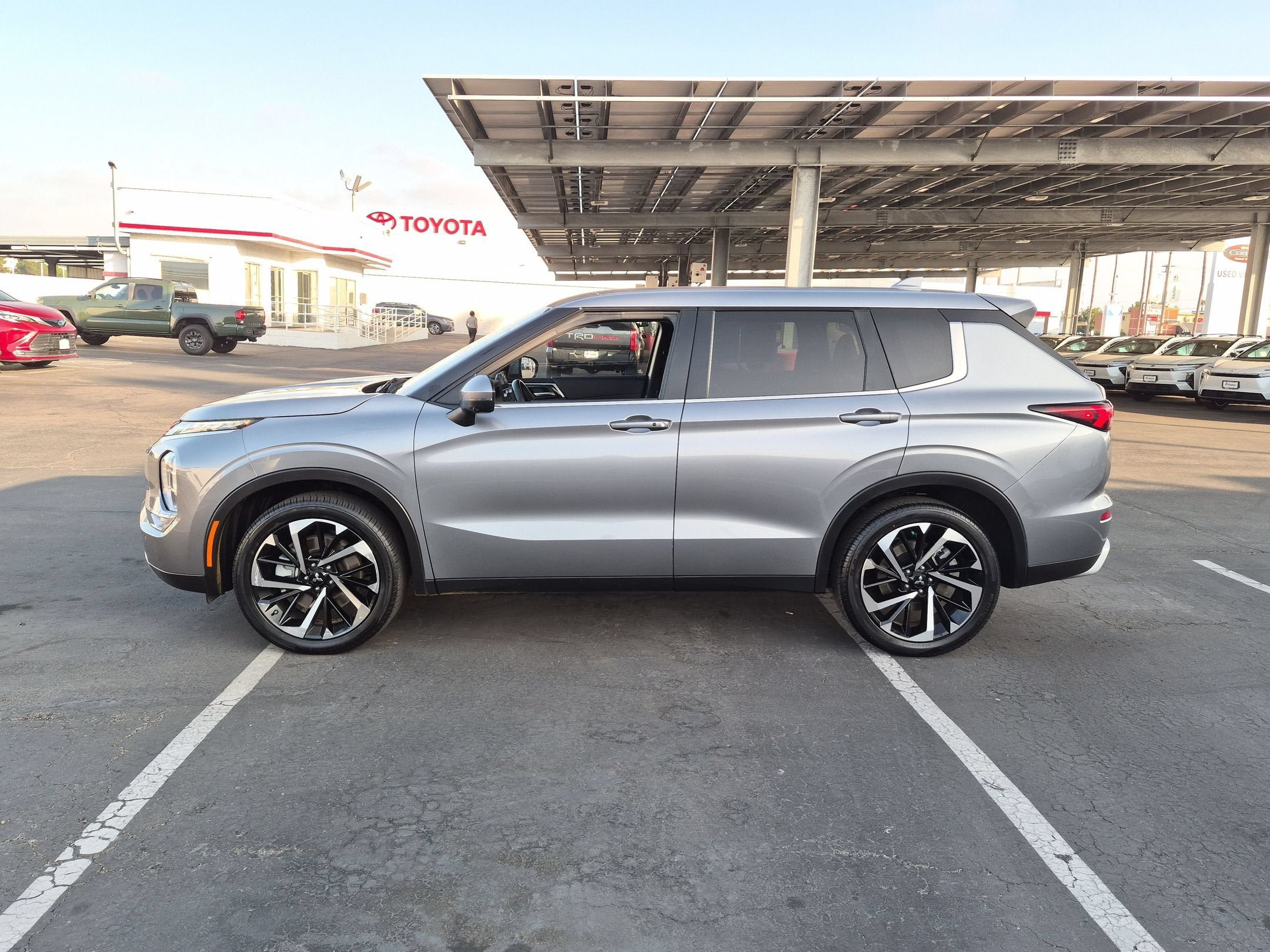 Used 2024 Mitsubishi Outlander SE FWD image 4