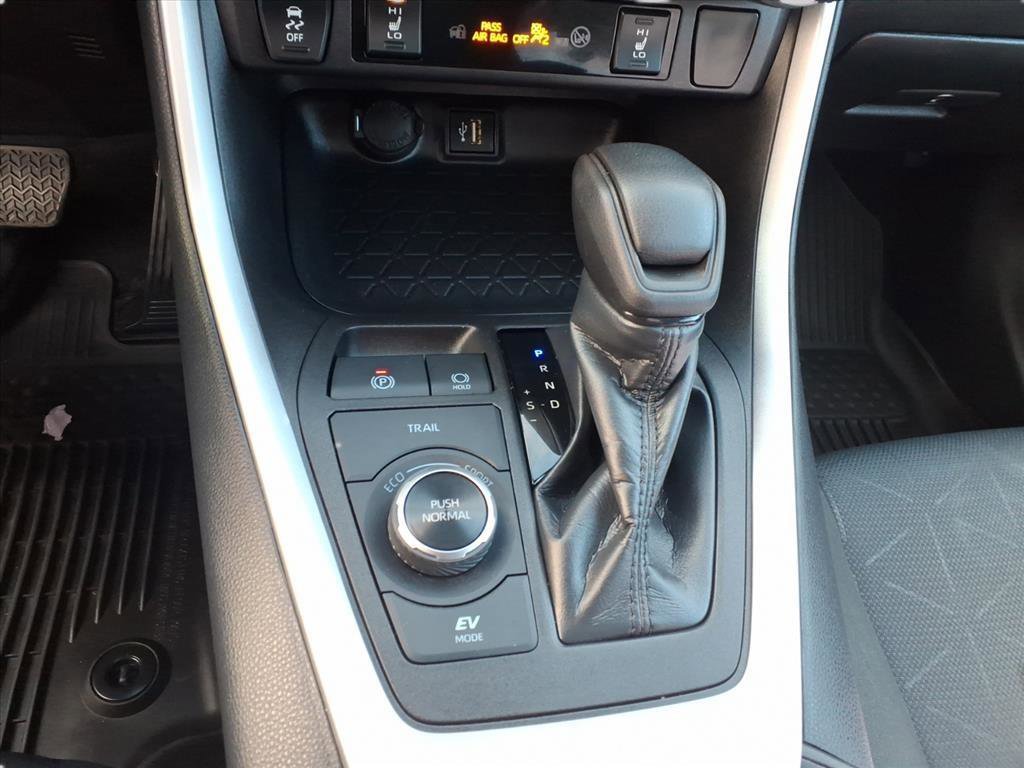 Used 2024 Toyota RAV4 XLE w/ Convenience Package image 17